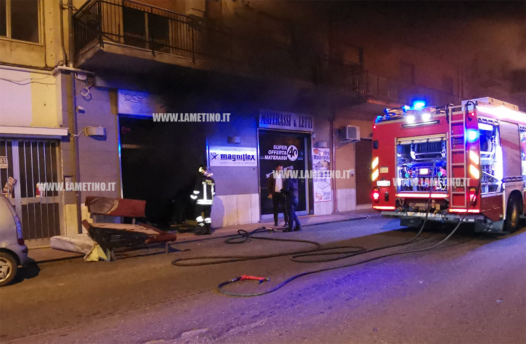 incendio2-negozio-230519.jpg