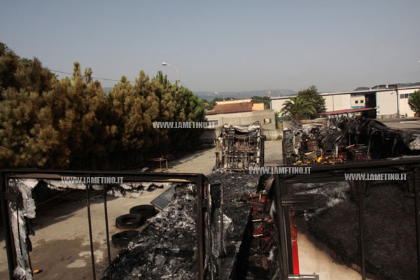 Calabria: Due tir in fiamme a Feroleto Antico