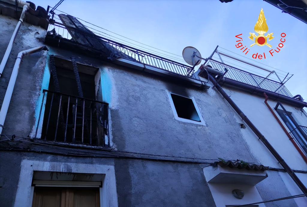 incendio72a2_c2006.jpg