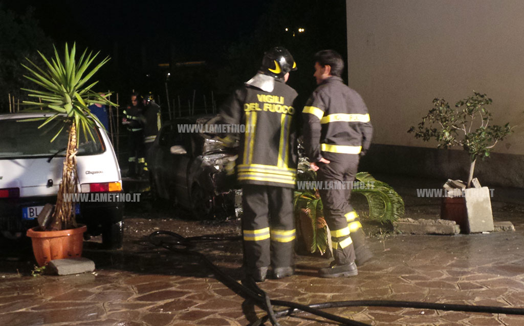 incendio_auto2_030616.jpg