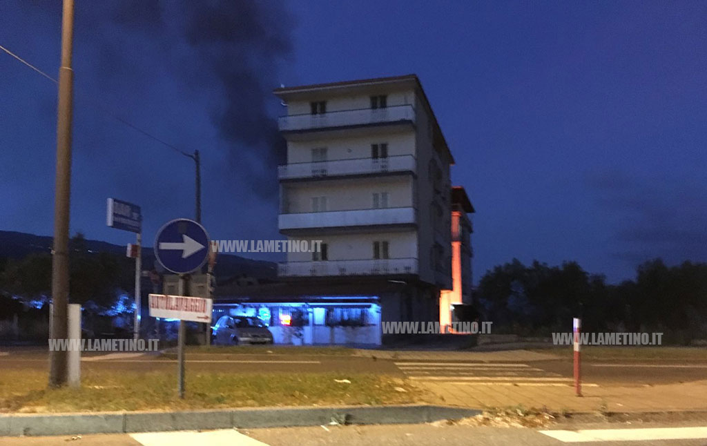incendio_auto5_030616.jpg