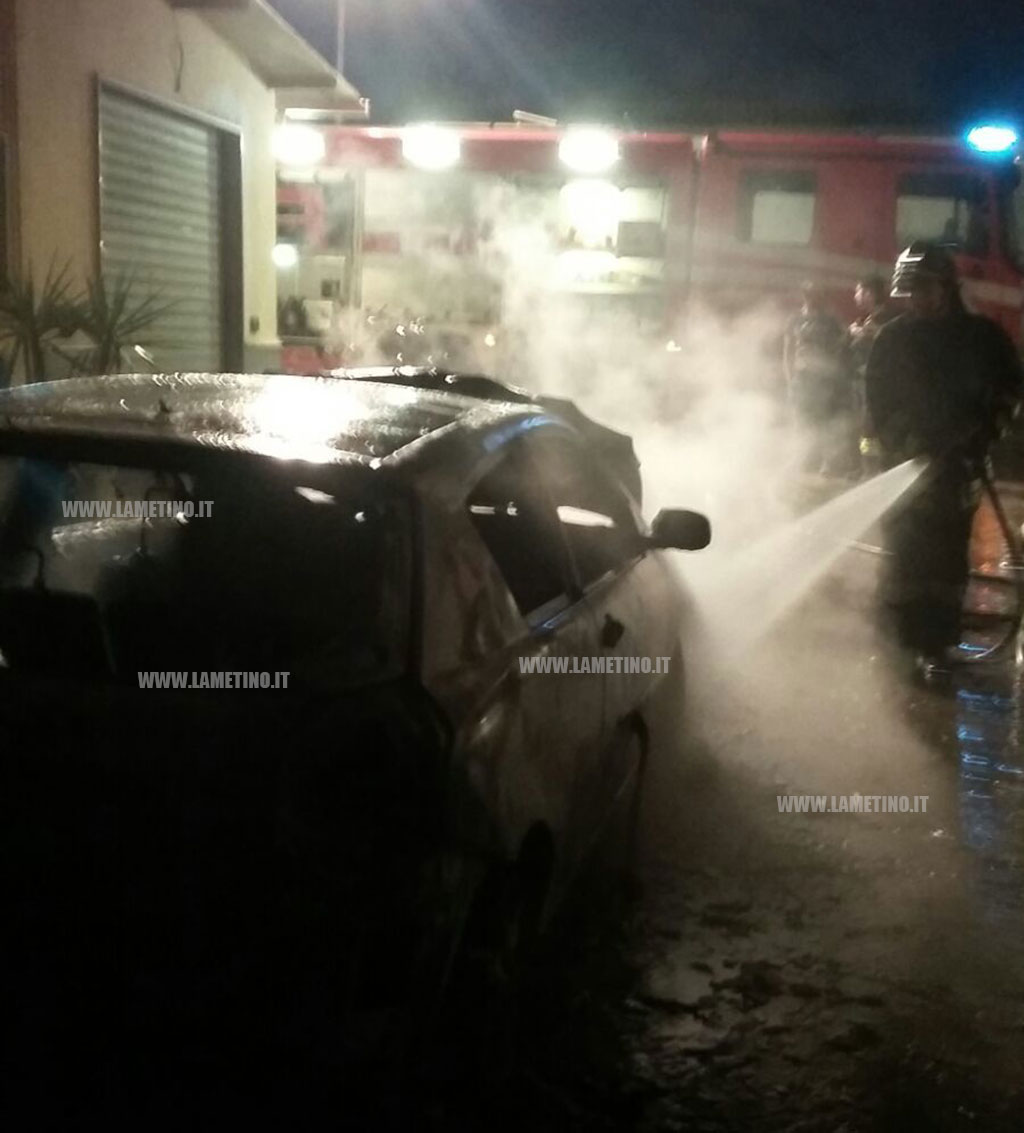 incendio_auto7_030616.jpg