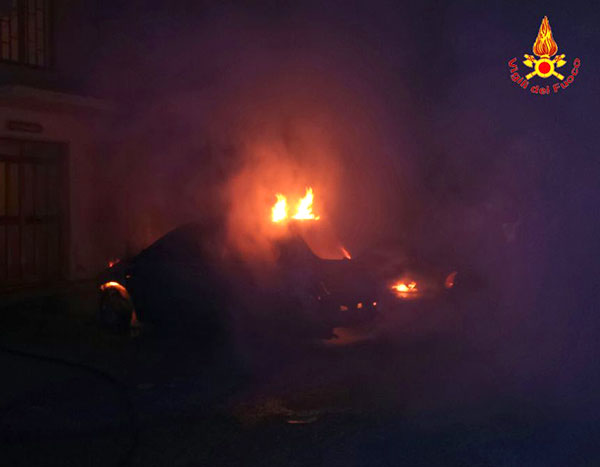 incendio_auto_lamezia2_101013.jpg