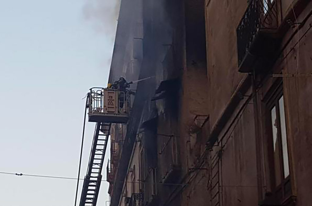 Incendio in appartamento nel centro di Cosenza: 3 vittime, Procura apre inchiesta