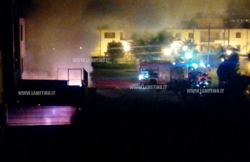 Lamezia: incendio in via del Progresso - VIDEO