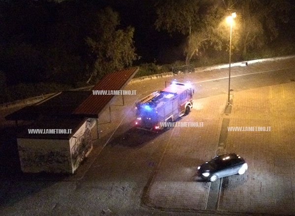 Lamezia: Incendio nell'area mercatale di via Misiani