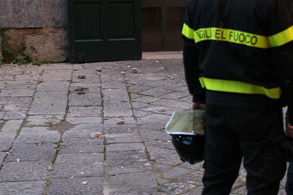 Incendio in un pub a Vibo Valentia, ingenti danni 