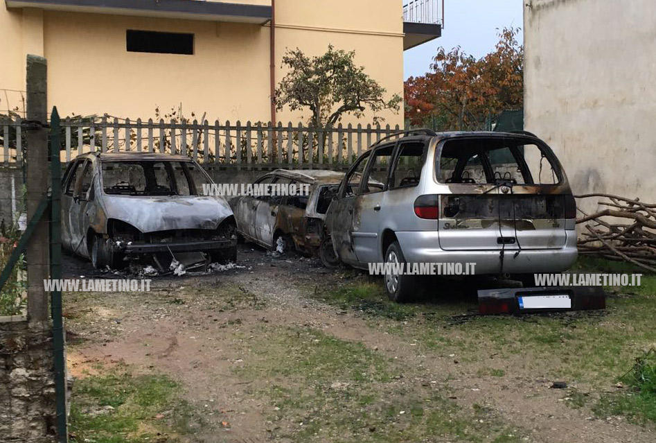 Lamezia, nella notte a fuoco tre auto a San Pietro Lametino