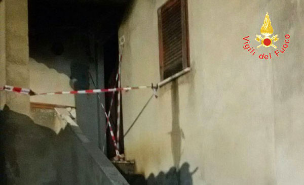Intervento dei vigili del fuoco per incendio in abitazione a Ricadi