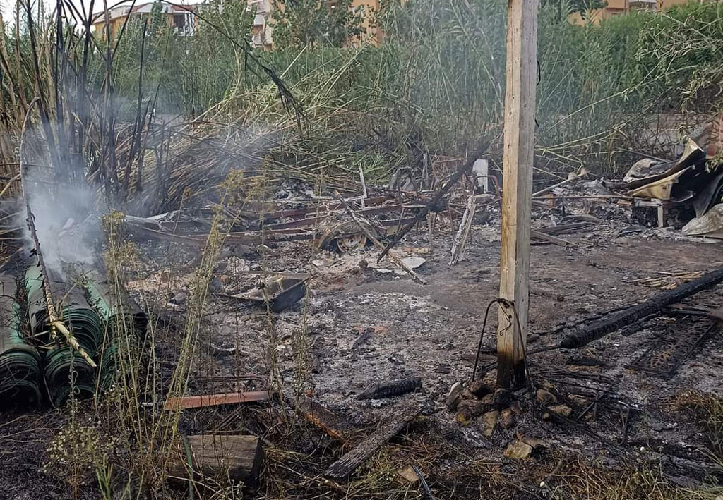 Incendio danneggia un orto solidale a Scalea, ingenti i danni