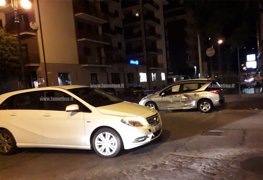 Lamezia, scontro tra due auto vicino stazione di Nicastro: 4 feriti
