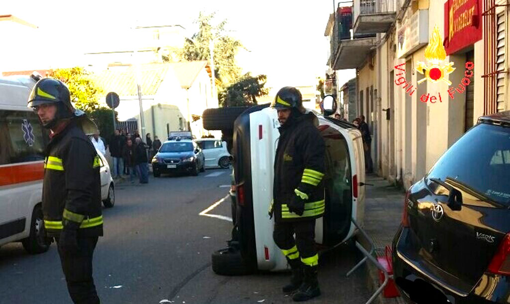 Scontro tra due auto a Catanzaro, feriti
