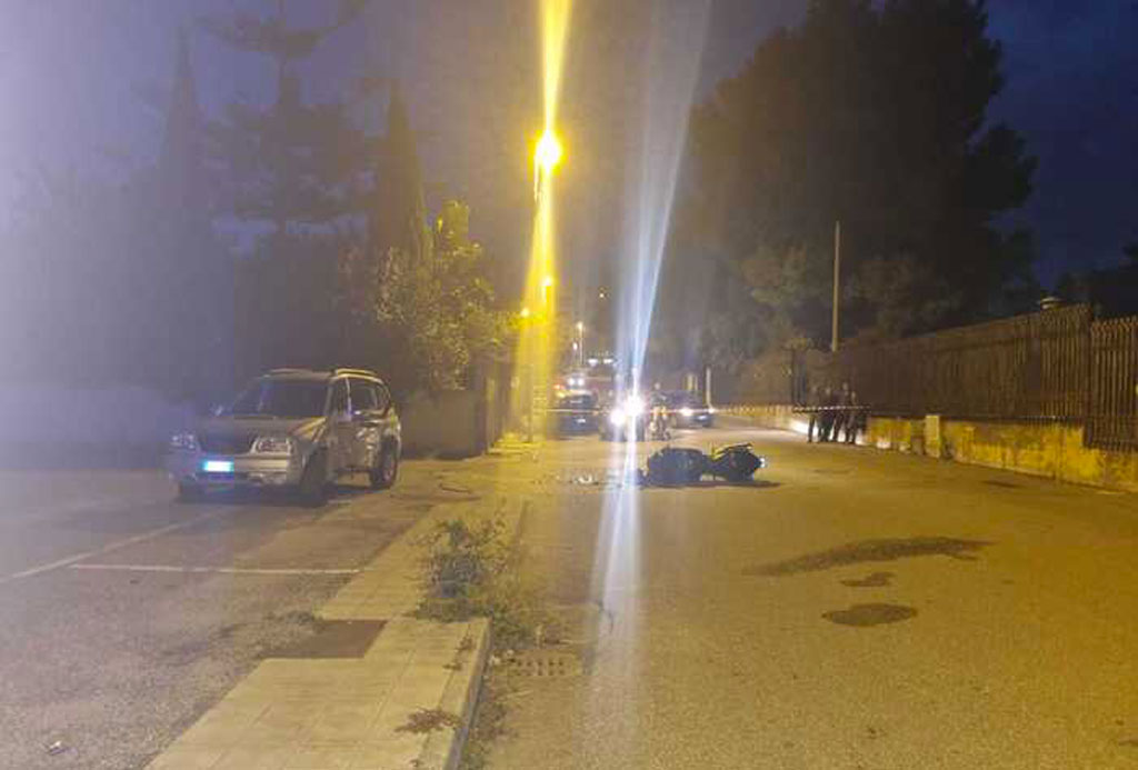Scontro tra auto e moto a Reggio, un morto