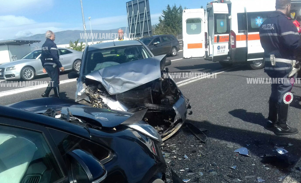 Lamezia, scontro frontale tra due auto su SS 280: feriti