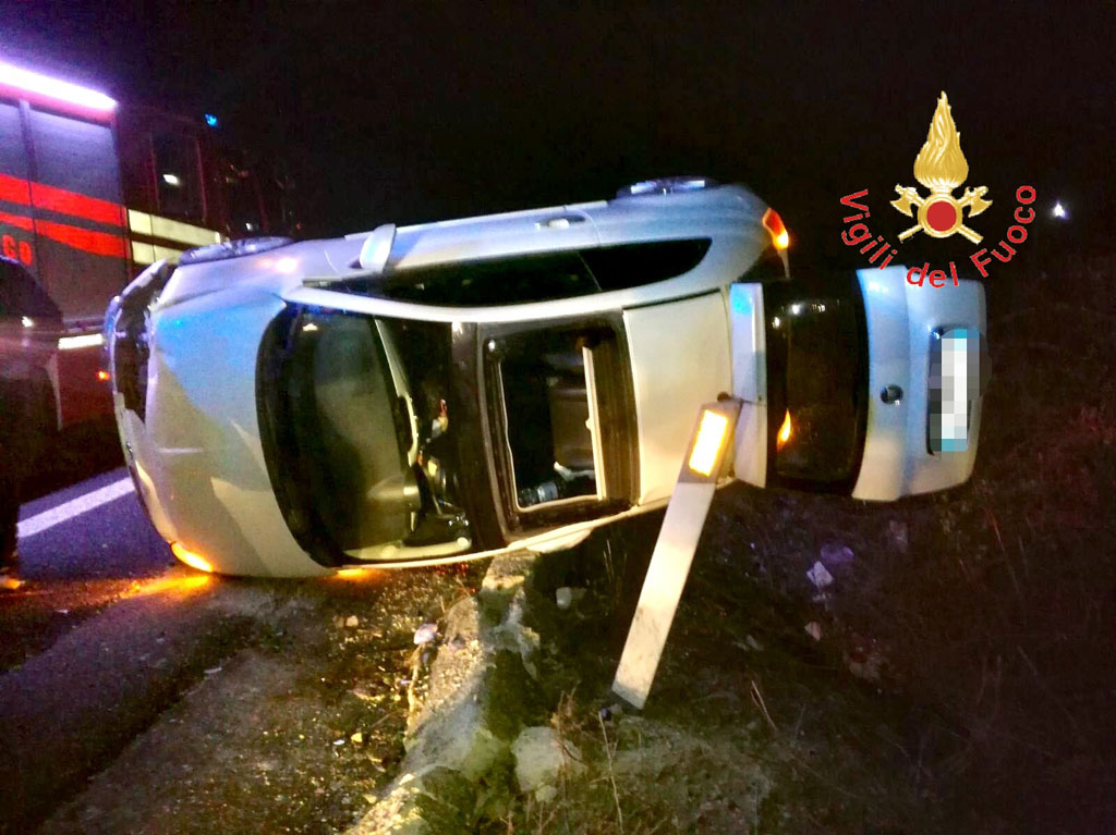 Lamezia: auto si ribalta su SS280 “Due Mari”, un ferito