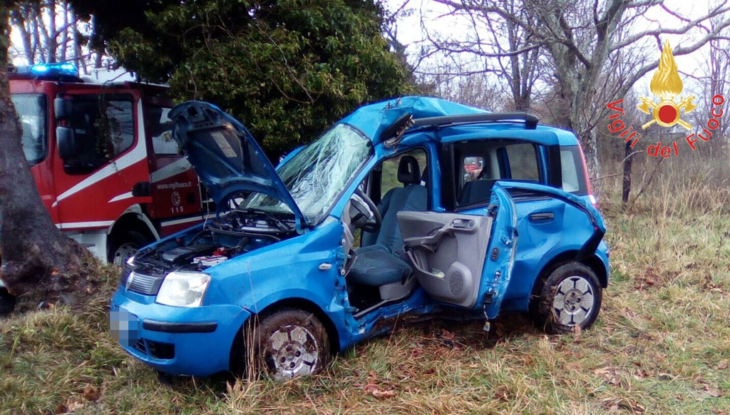 Auto si schianta contro albero, muore 26enne di Girifalco
