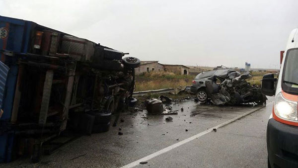 Calabria: Scontro frontale tra auto e mezzo pesante, un morto  