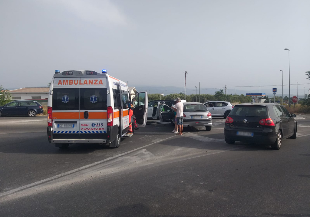 Lamezia, incidente al bivio Bagni: un ferito
