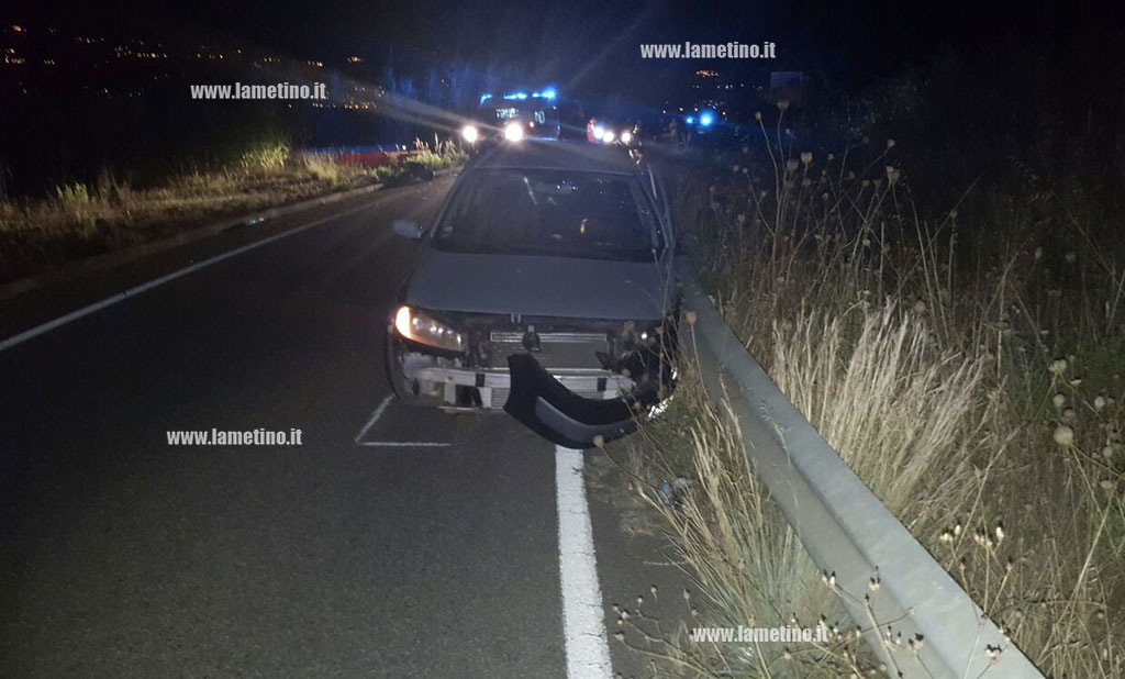 Lamezia: scontro tra 2 auto in rotatoria contrada Rotoli, feriti
