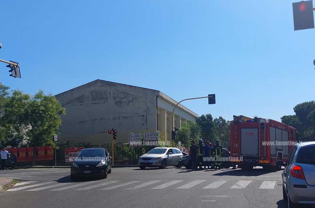 Lamezia, incidente in via Colombo: donna incinta trasportata in ospedale