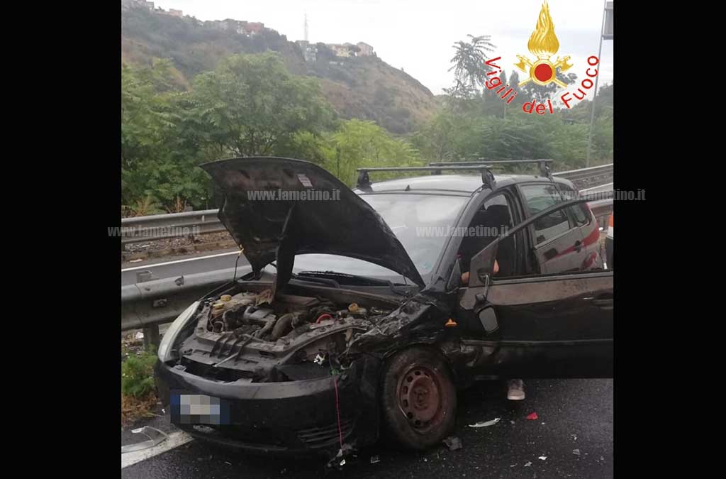 Scontro tra due auto a Catanzaro, feriti 