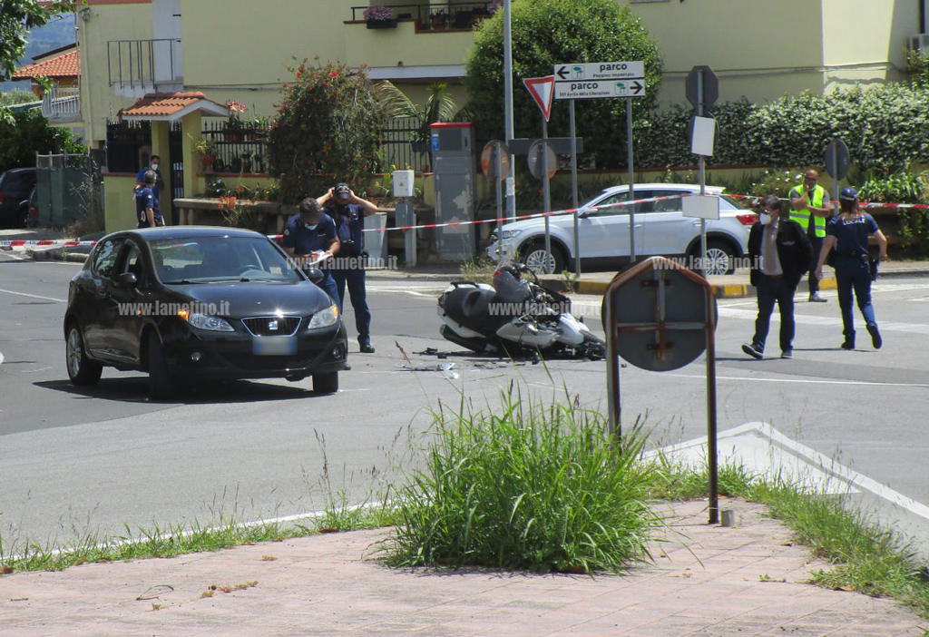 Lamezia, scontro tra auto e moto: feriti, interviene elisoccorso