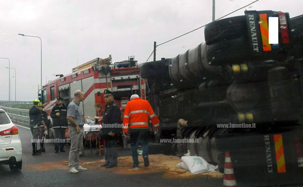 incidente-A3-lamezia-tir-1.jpg