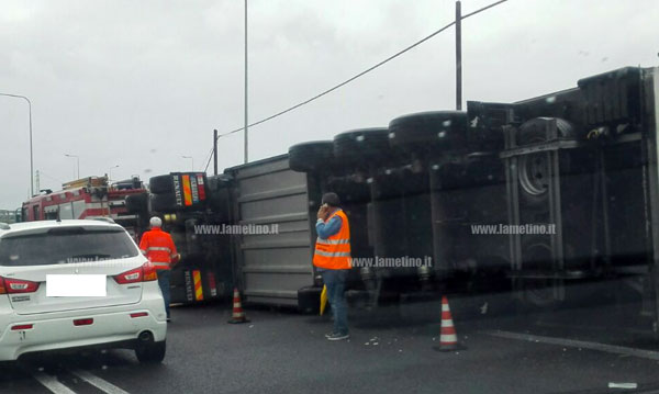 incidente-A3-lamezia-tir-3.jpg