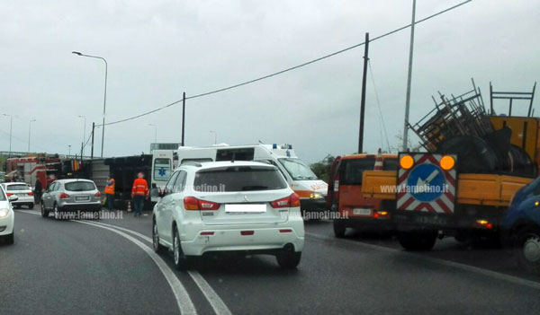incidente-A3-lamezia-tir-4.jpg