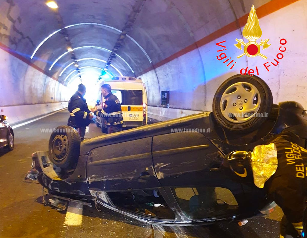 Auto perde il controllo e si ribalta in galleria tra Borgia e Squillace, feriti