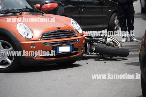 incidente-auto-moto-lamezia-23-maggio-2013-bis.jpg