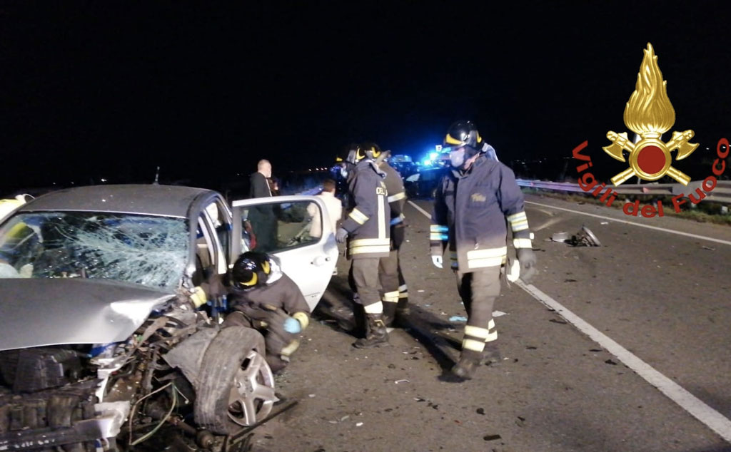 Scontro tra a auto a Cassano sullo Ionio, 3 feriti