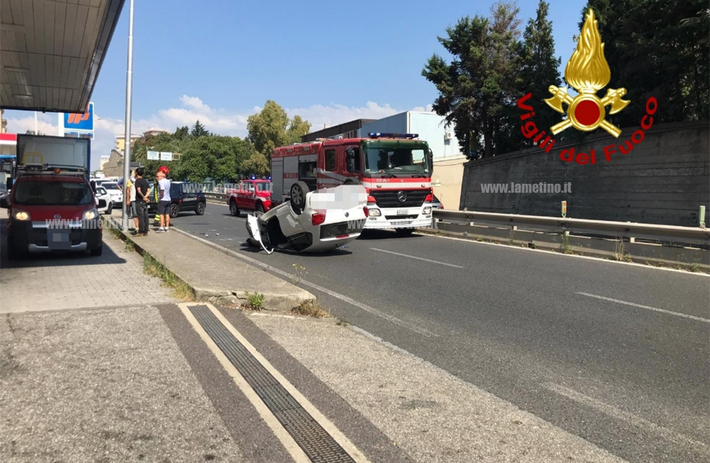 Perde controllo auto e si ribalta a Catanzaro, ferita conducente