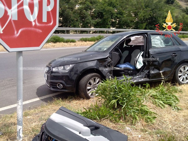 Scontro tra auto a Catanzaro: due feriti