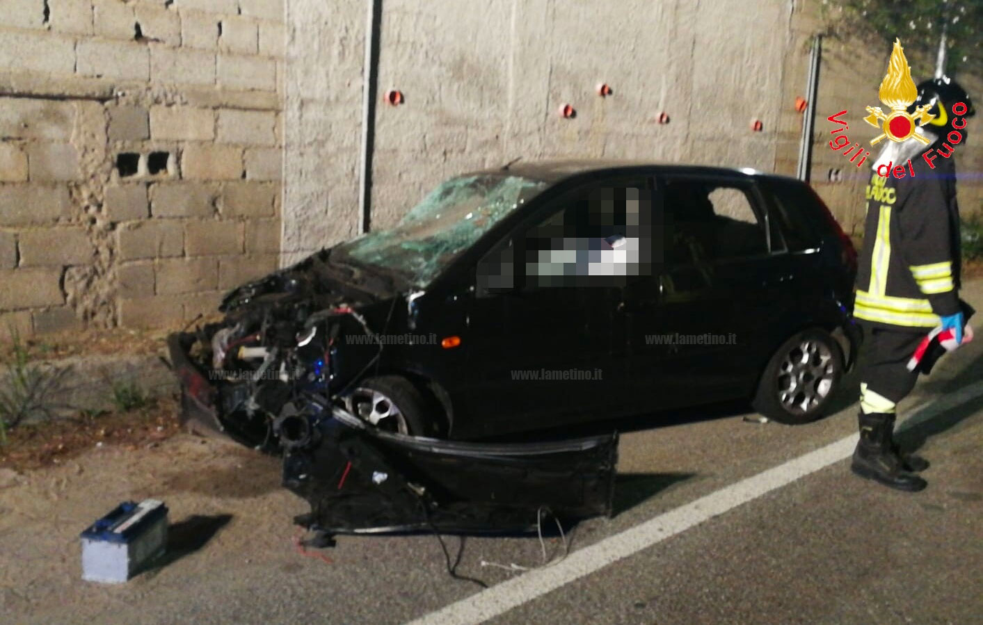 Auto contro guardrail, muore giovane a Catanzaro