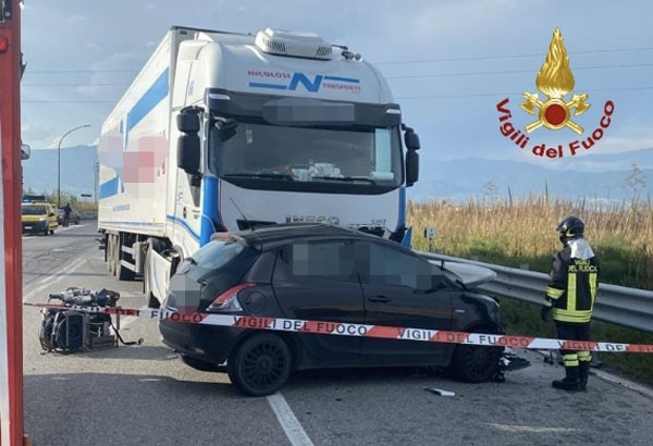 Incidente stradale nel Cosentino, muore donna