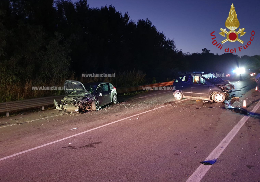 Incidente stradale sulla SS 106 a Isola Capo Rizzuto, feriti 