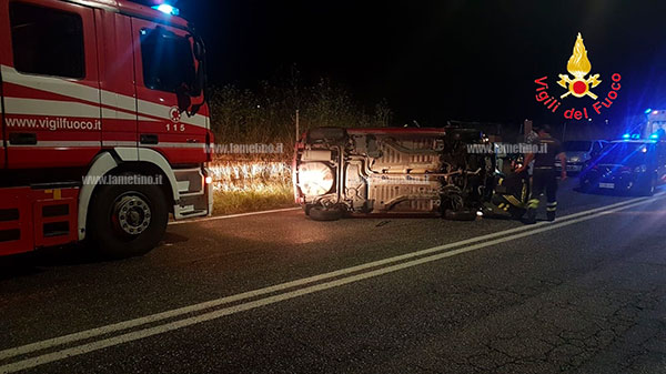 Incidente a Catanzaro: auto si ribalta, ferita famiglia con tre bambini a bordo