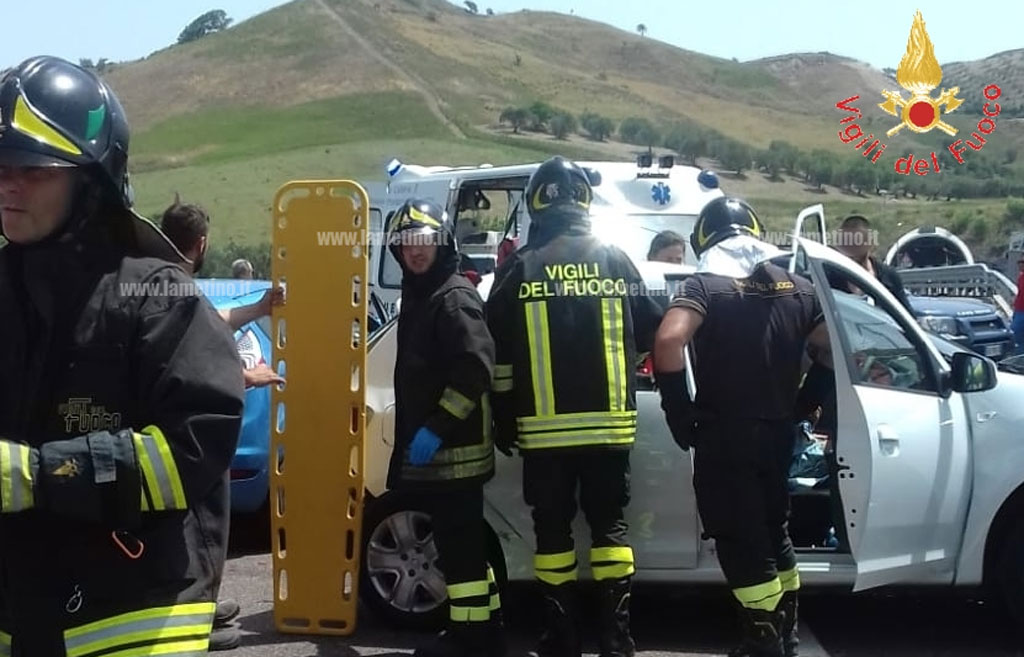 Incidente tra due auto sulla ss 106 a Catanzaro, feriti 