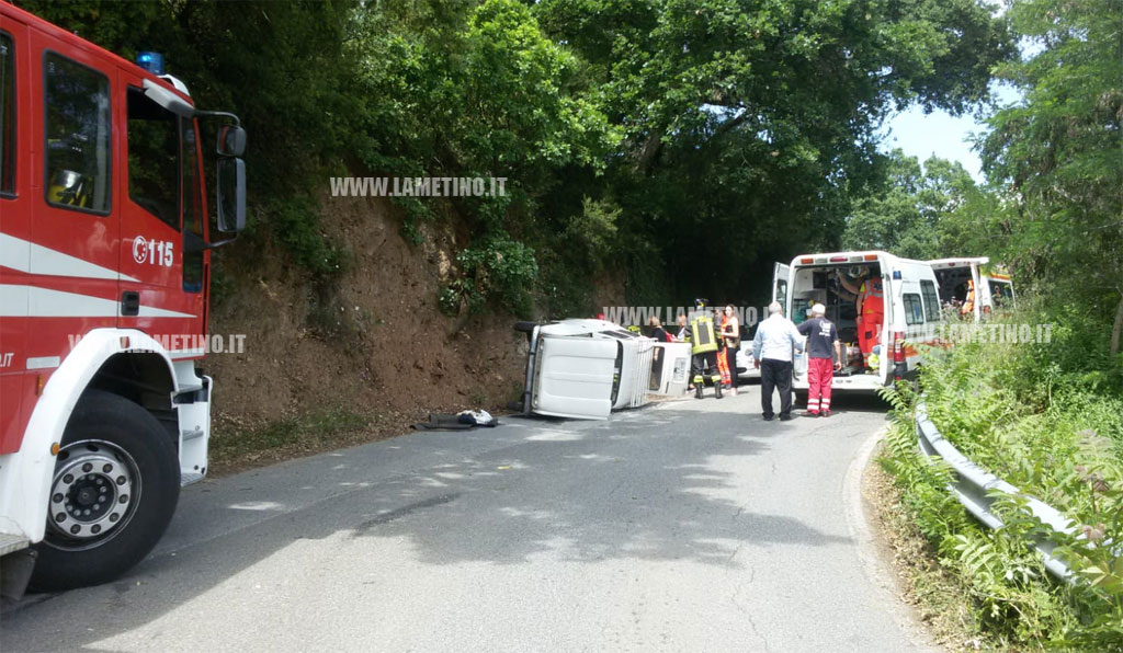 Lamezia, auto con a bordo coppia di anziani si ribalta a Gabella: trasportati in ospedale  