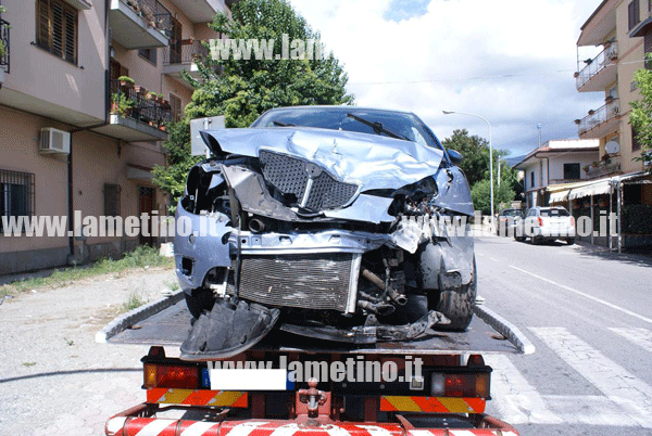 incidente-incrocio-via-foderaro-e-via-murat-4.gif