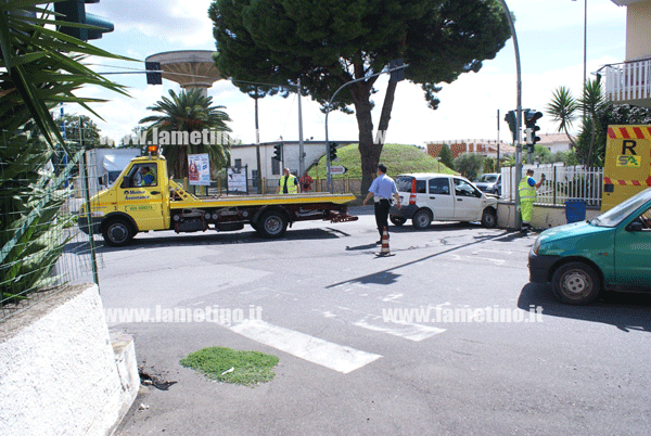 incidente-incrocio-via-foderaro-e-via-murat-ter.gif