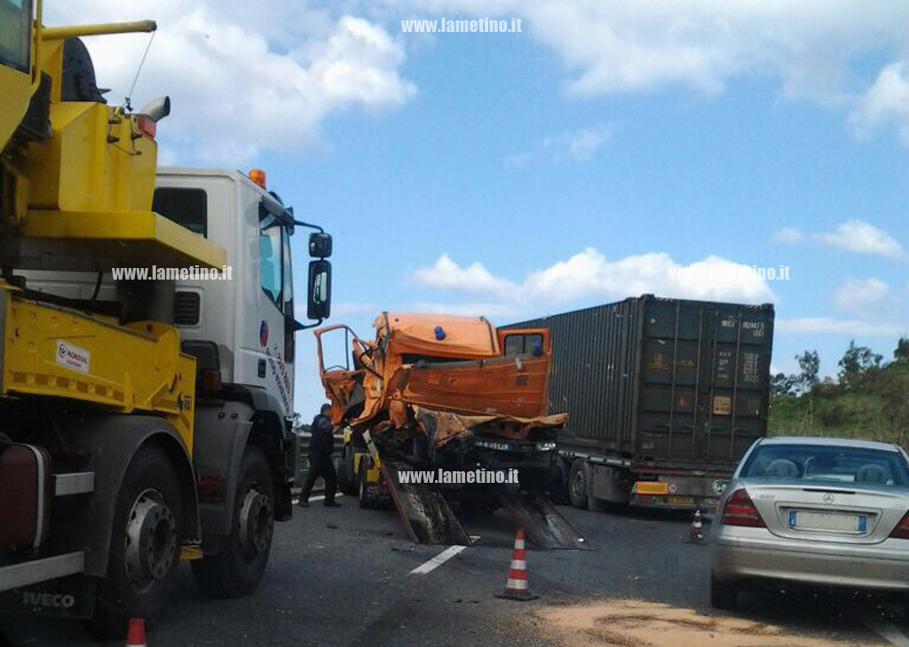 incidente-lamezia-faro.jpg