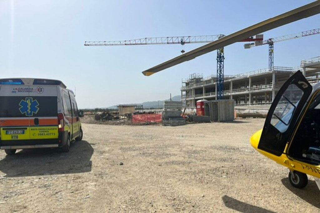Incidenti sul lavoro, operaio 61enne cade in cantiere a Corigliano Rossano: è grave