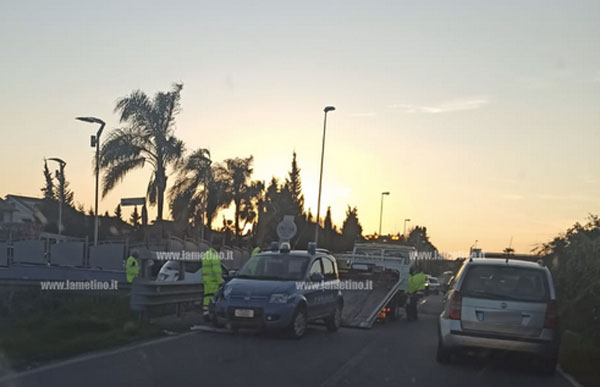 Lamezia, incidente alla Marinella. Microcar contro pattuglia Polizia: tre feriti