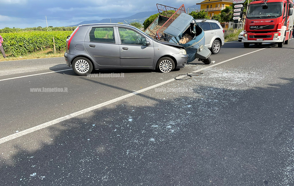 Lamezia, scontro fra tre auto sulla ss 109: un ferito