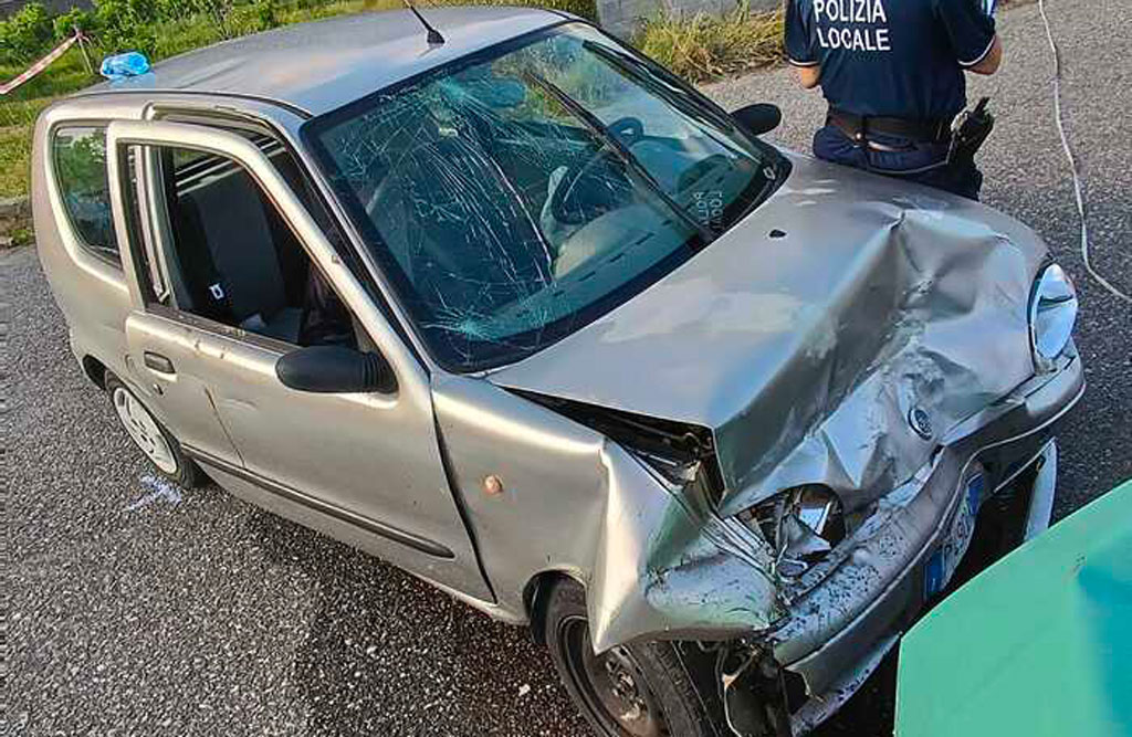 Scontro frontale tra auto a Reggio Calabria, morti due anziani