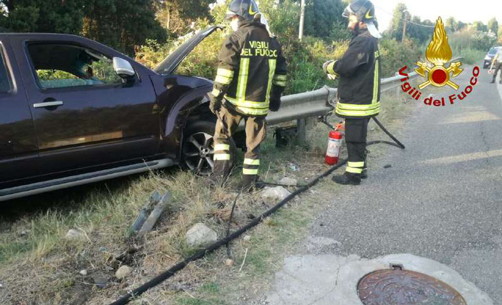 Auto contro guardrail a Parghelia, ferita una persona