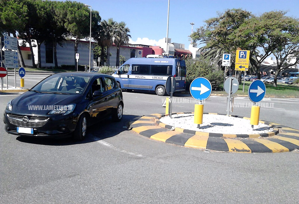Lamezia: 65enne investita da auto a rotatoria aeroporto
