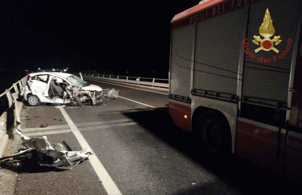 Scontro tra due auto a Marina di Gioiosa Ionica, 5 feriti